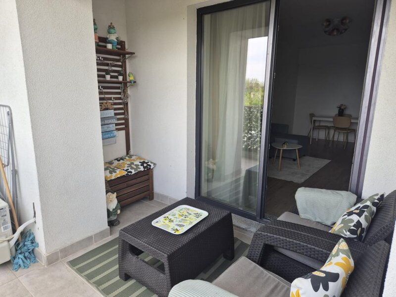 Lacul Morii apartament 2 camenre de inchiriat cu parcare, aer conditionat, centrala proprie